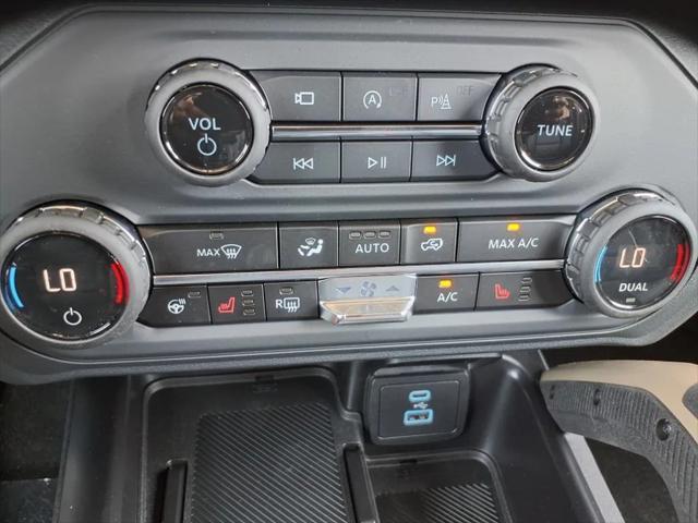 Photo of 2025 Azure Gray MET TRI-Coat Ford Bronco