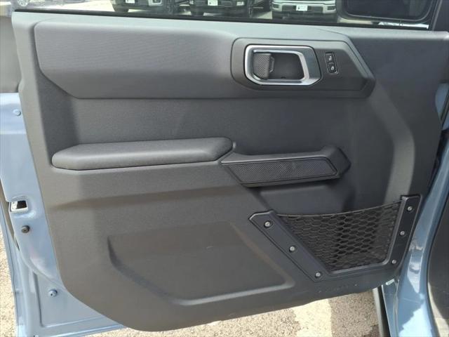 Photo of 2025 Azure Gray MET TRI-Coat Ford Bronco