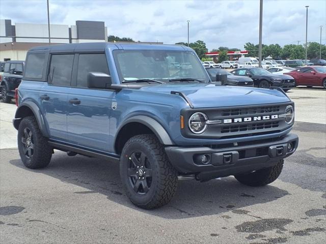 Photo of 2025 Azure Gray MET TRI-Coat Ford Bronco