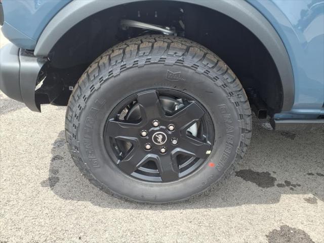 Photo of 2025 Azure Gray MET TRI-Coat Ford Bronco