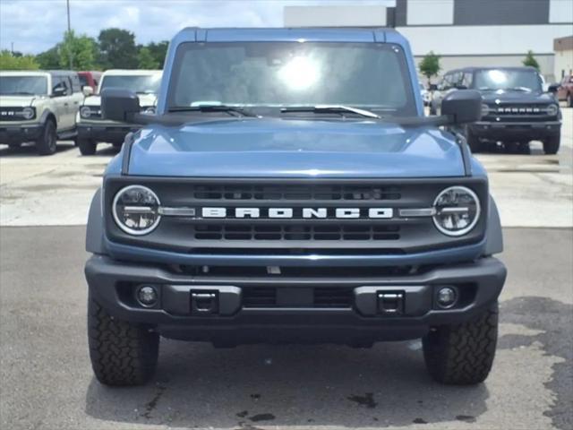 Photo of 2025 Azure Gray MET TRI-Coat Ford Bronco