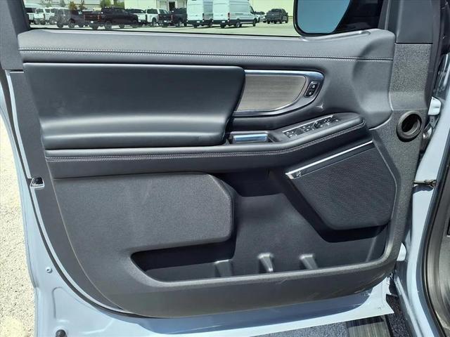 Photo of 2025 Glacier Gray Metallic TriCoat Ford Expedition