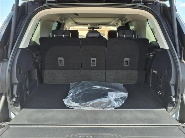 Photo of 2025 Glacier Gray Metallic TriCoat Ford Expedition