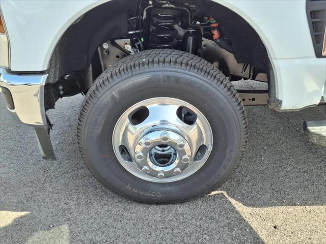 Photo of 2025 Oxford White Ford F-350