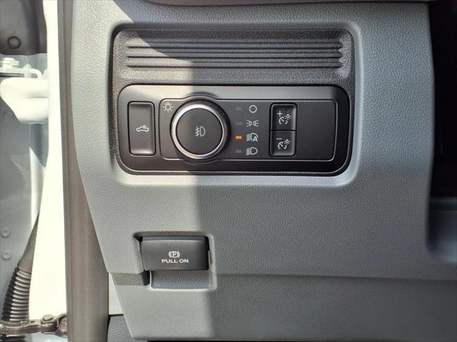 Photo of 2025 Oxford White Ford F-350