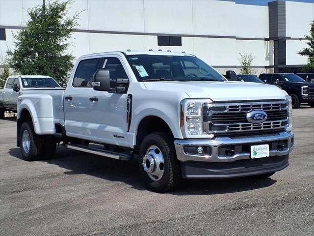 Photo of 2025 Oxford White Ford F-350