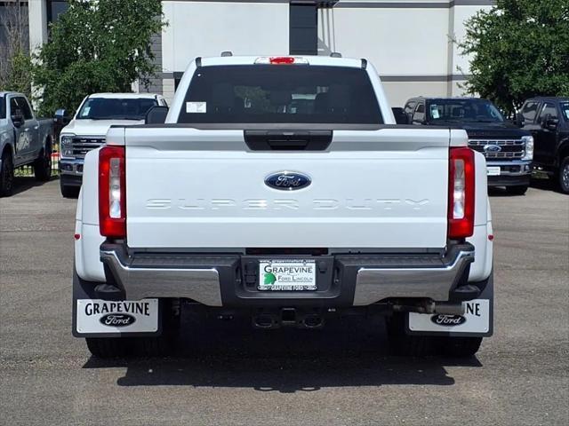 Photo of 2025 Oxford White Ford F-350