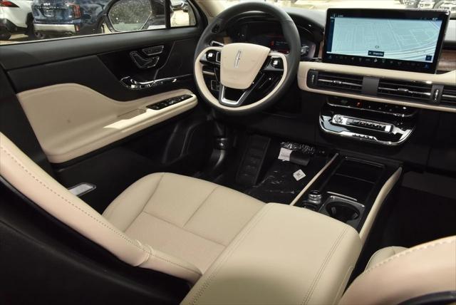 Photo of 2025 Crystal White Metallic Clearcoat Lincoln Corsair