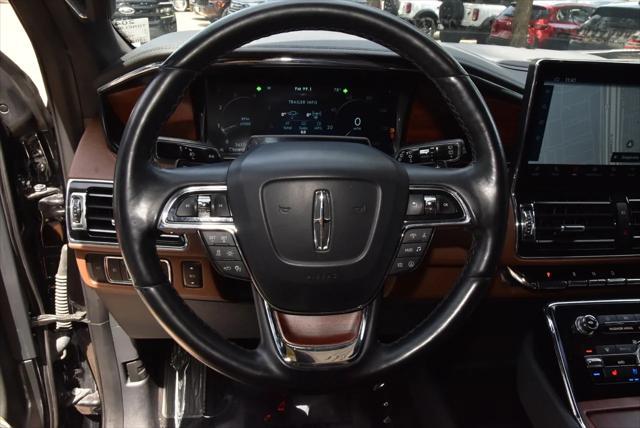 Photo of 2022 Infinite Black Lincoln Navigator