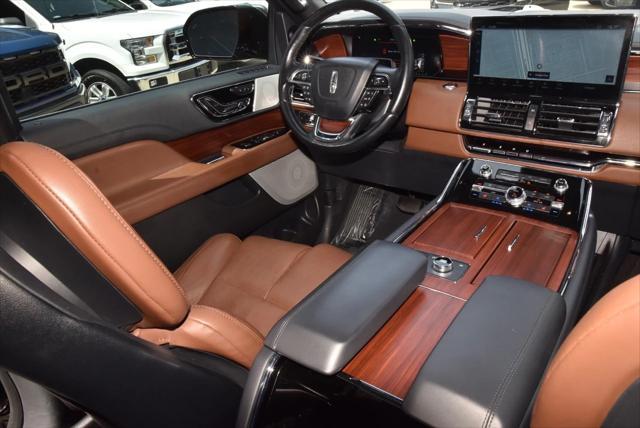 Photo of 2022 Infinite Black Lincoln Navigator