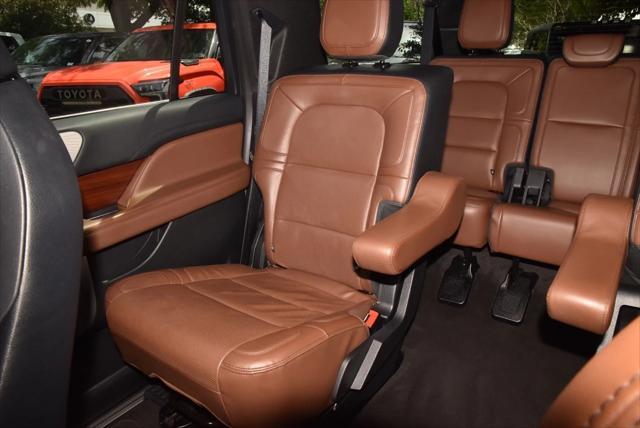 Photo of 2022 Infinite Black Lincoln Navigator
