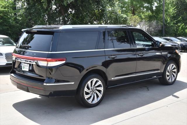Photo of 2022 Infinite Black Lincoln Navigator