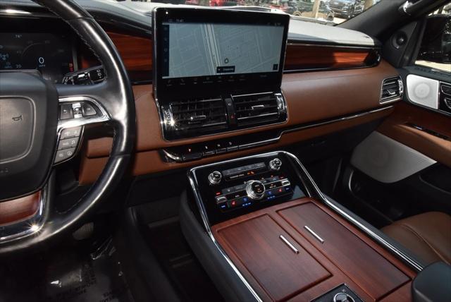 Photo of 2022 Infinite Black Lincoln Navigator