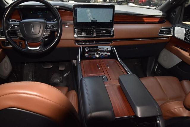 Photo of 2022 Infinite Black Lincoln Navigator
