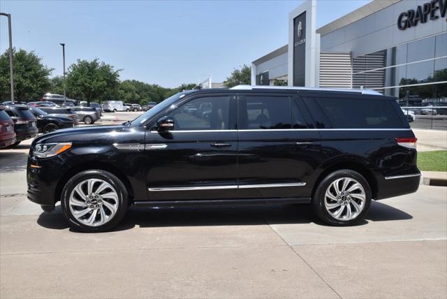 Photo of 2022 Infinite Black Lincoln Navigator