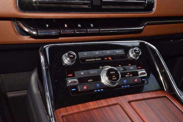 Photo of 2022 Infinite Black Lincoln Navigator