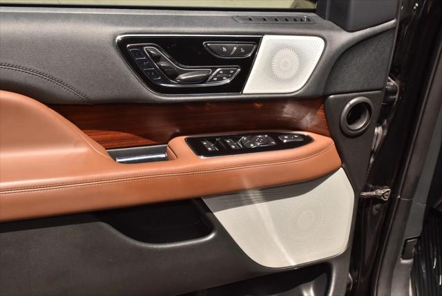 Photo of 2022 Infinite Black Lincoln Navigator