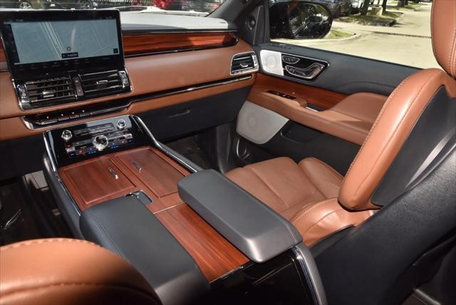Photo of 2022 Infinite Black Lincoln Navigator