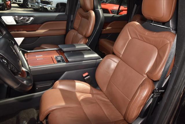 Photo of 2022 Infinite Black Lincoln Navigator