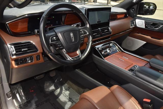 Photo of 2022 Infinite Black Lincoln Navigator