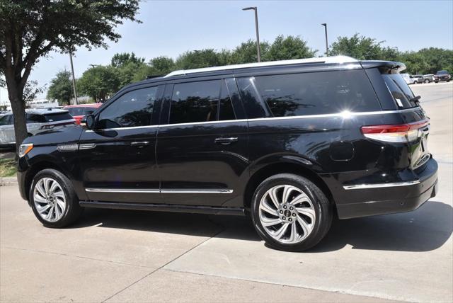 Photo of 2022 Infinite Black Lincoln Navigator