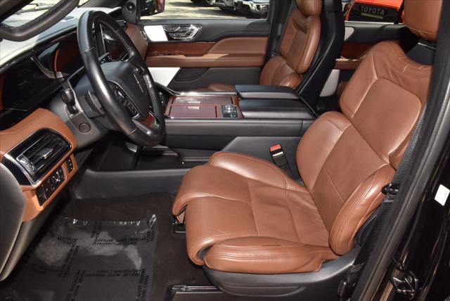 Photo of 2022 Infinite Black Lincoln Navigator