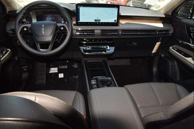 Photo of 2025 Pristine White MET 3C Lincoln Corsair