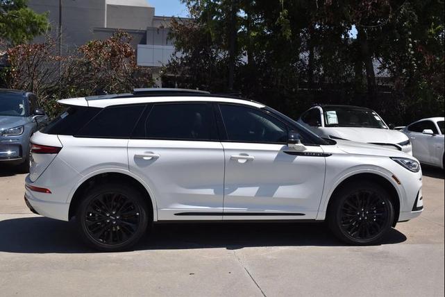 Photo of 2025 Pristine White MET 3C Lincoln Corsair