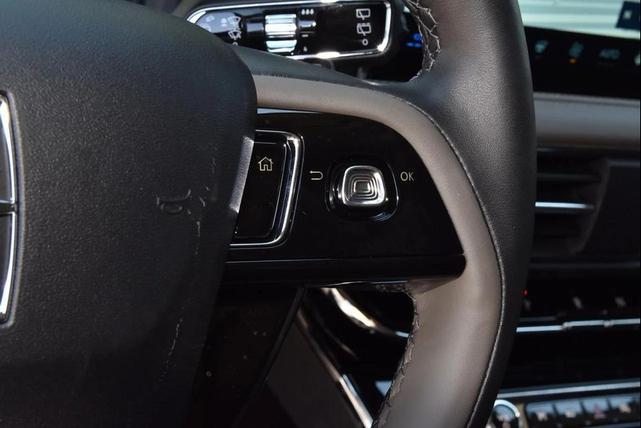 Photo of 2025 Pristine White MET 3C Lincoln Corsair