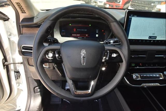 Photo of 2025 Pristine White MET 3C Lincoln Corsair
