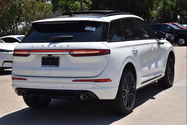 Photo of 2025 Pristine White MET 3C Lincoln Corsair