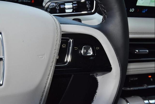 Photo of 2025 Pristine White MET 3C Lincoln Aviator