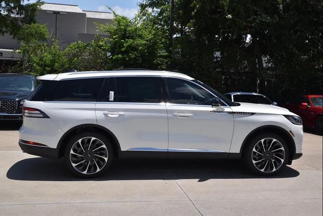 Photo of 2025 Pristine White MET 3C Lincoln Aviator