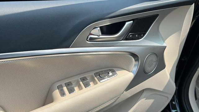 Photo of 2026 Vik Black Genesis G70