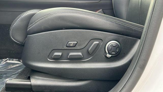Photo of 2023 Alta White Genesis GV70