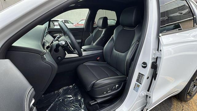 Photo of 2023 Alta White Genesis GV70