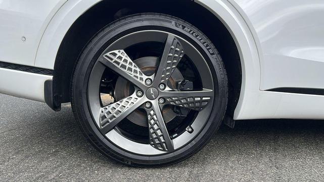 Photo of 2023 Alta White Genesis GV70