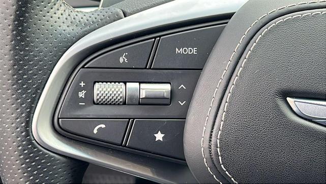 Photo of 2023 Alta White Genesis GV70