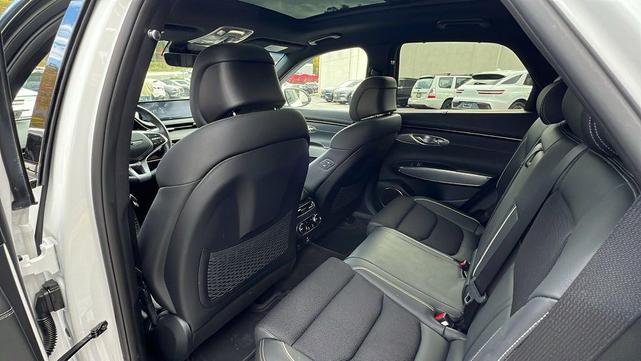 Photo of 2023 Alta White Genesis GV70
