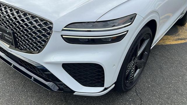Photo of 2023 Alta White Genesis GV70