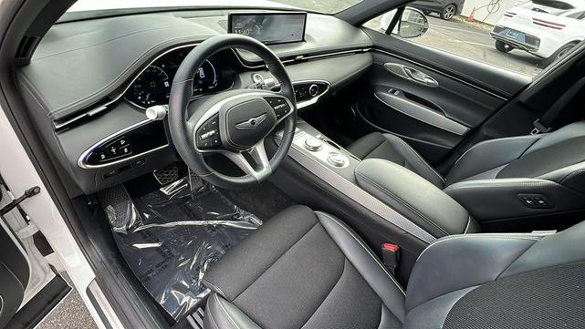 Photo of 2023 Alta White Genesis GV70