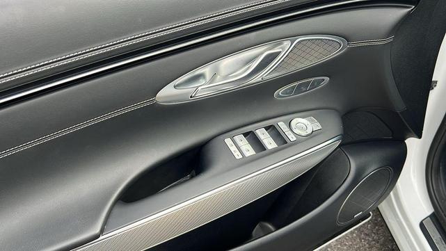 Photo of 2023 Alta White Genesis GV70