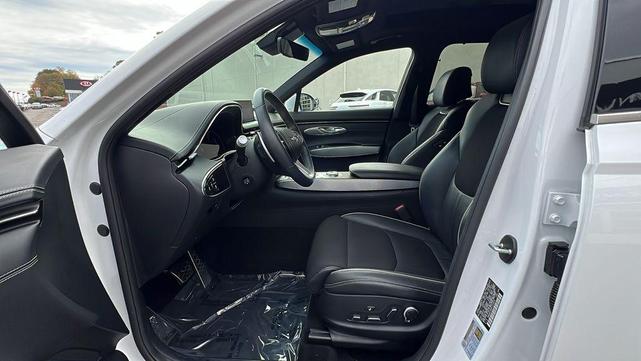 Photo of 2023 Alta White Genesis GV70