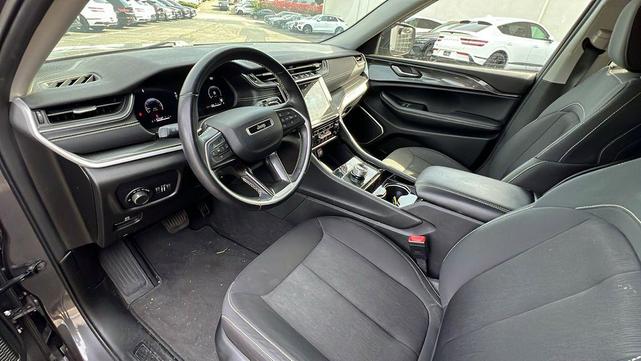 Photo of 2022 Metallic Jeep Grand Cherokee L