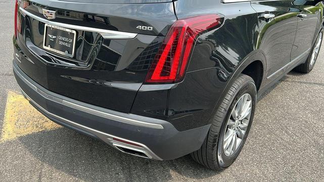 Photo of 2022 Stellar Black Metallic Cadillac XT5