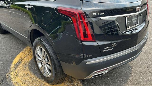 Photo of 2022 Stellar Black Metallic Cadillac XT5