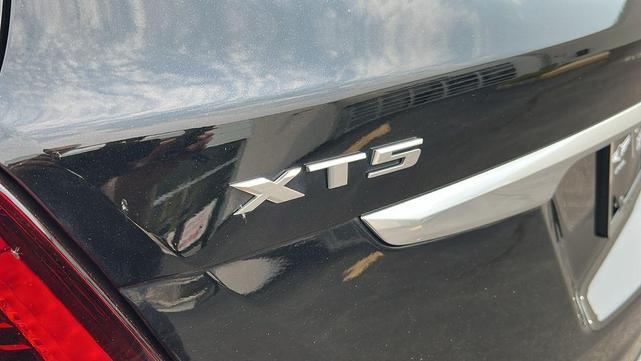 Photo of 2022 Stellar Black Metallic Cadillac XT5