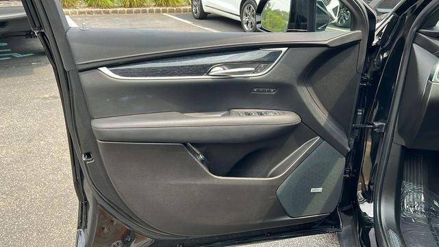 Photo of 2022 Stellar Black Metallic Cadillac XT5