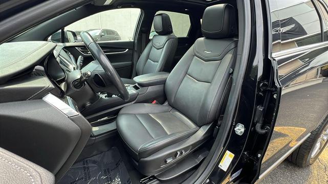 Photo of 2022 Stellar Black Metallic Cadillac XT5