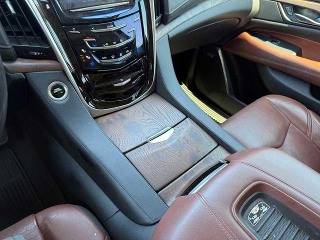Photo of 2019 Manhattan Noir Metallic Cadillac Escalade